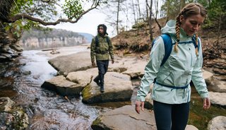 De Dryzzle FUTURELIGHT heeft een regular fit en biedt genoeg bewegingsvrijheid