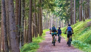 Een kleine rugzak of zadeltas is onmisbaar als je een dag op pad gaat