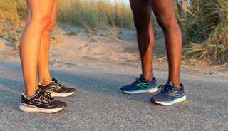 De Brooks Glycerin GTS 19-hardloopschoen biedt superzachte DNA LOFT-demping