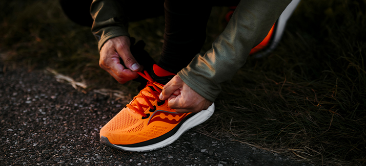 Zo strik je de veters van je hardloopschoenen om blessures te voorkomen
