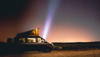 Je mag je camper niet zomaar overal parkeren. Zoek naar een toffe campground via speciale platforms.