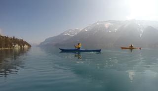 berner-oberland-wintersport-kajak-paragliden-rodelen